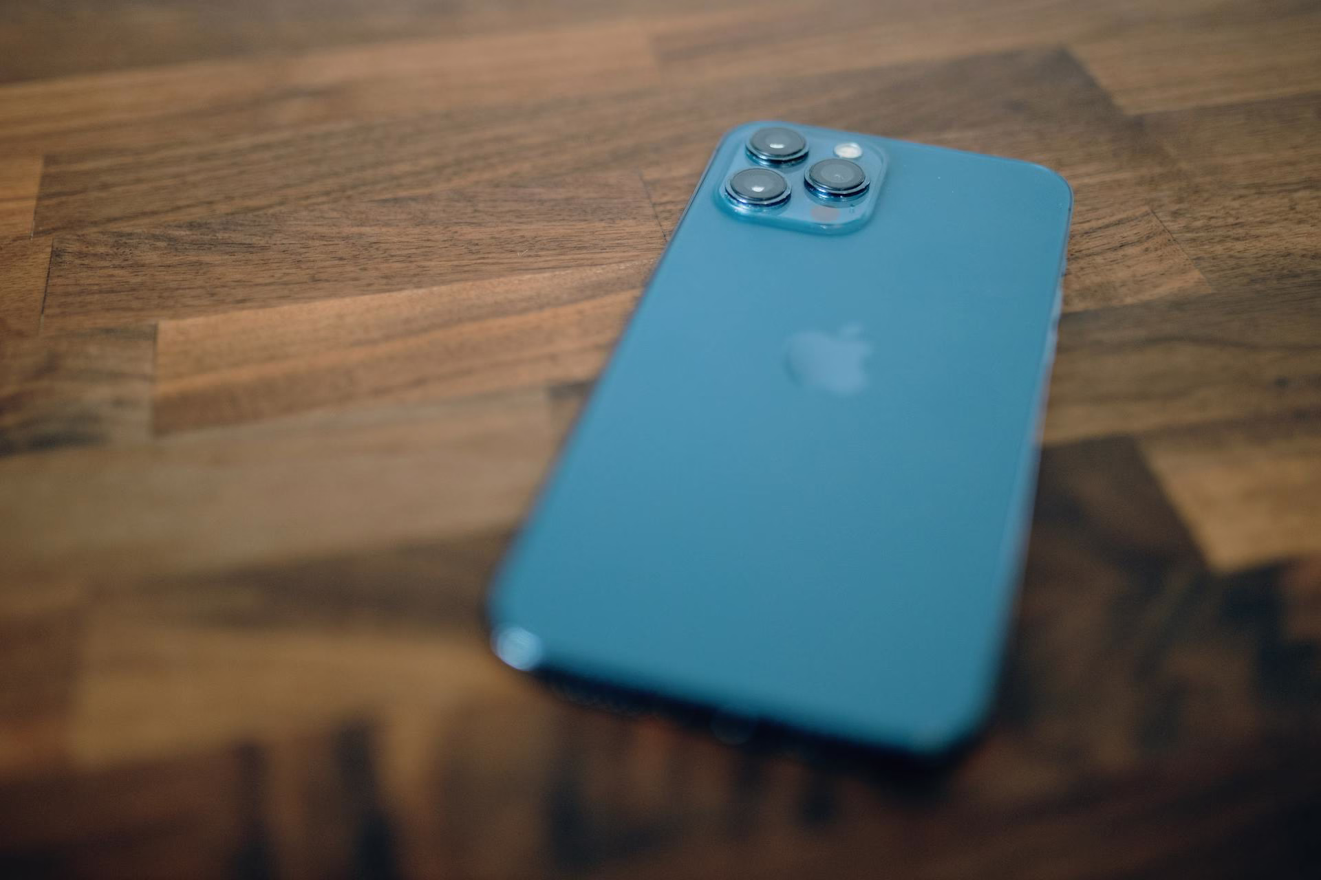 back of iphone blue